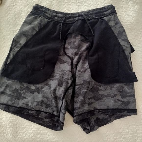Lululemon Pace Breaker Linerless Short 7" black camo Sz S - Picture 6 of 7